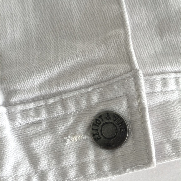 ELLIOTT & VINE || White Distressed with Ruffles Jeans Jacket. Sz. 1X - Picture 12 of 16